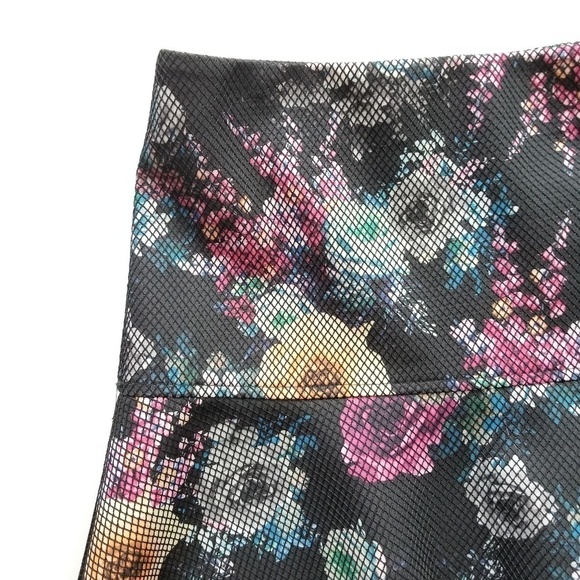 NEW! RED by Saks 5th Ave Floral Scuba Mini Skirt S. - Picture 2 of 8